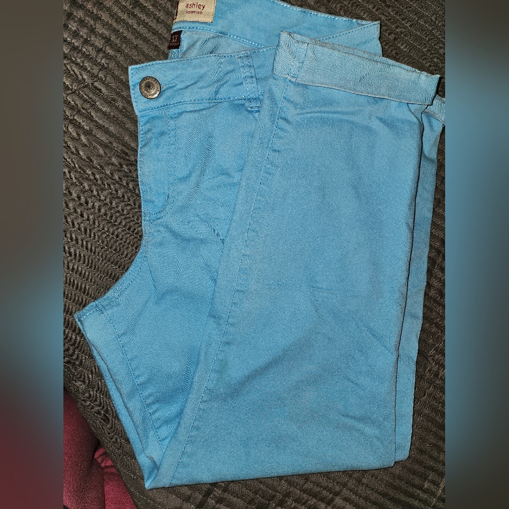 Size 17 l.e.i. Ashley lowrise stretch cuffed capri's (2 pair for 1!)